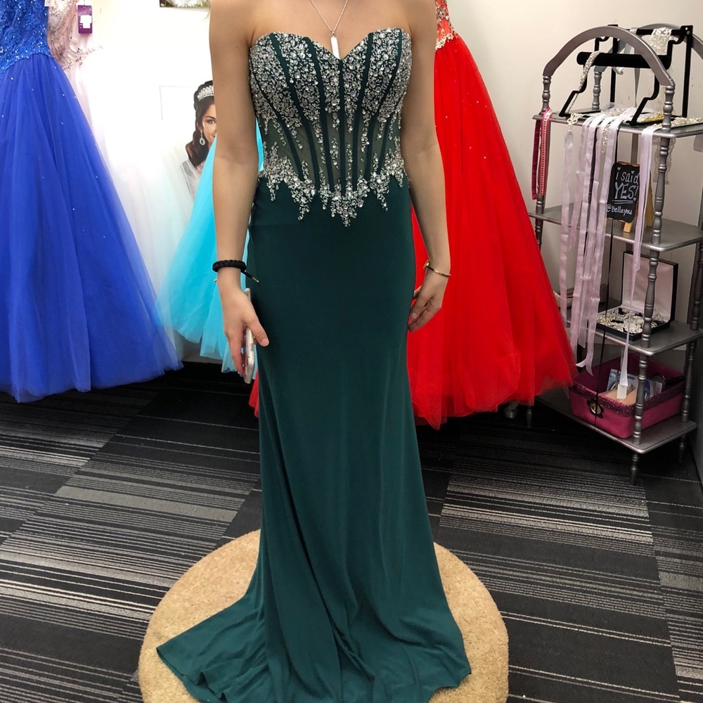 Emerald green prom dress